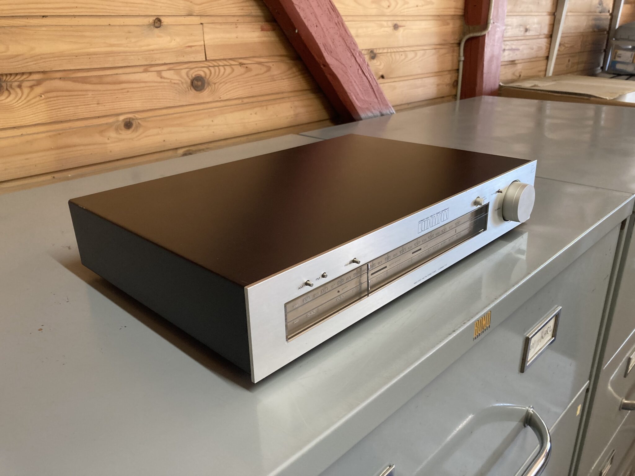Luxman T-230L Tuner Hi-Fi AM/FM à Synthétiseur