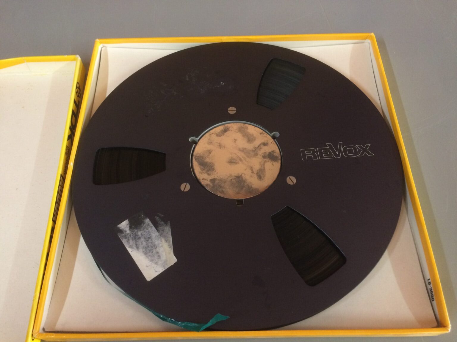 1 x ReVox 10,5" Black Metal / Aluminium Reel to Reel NAB with tape