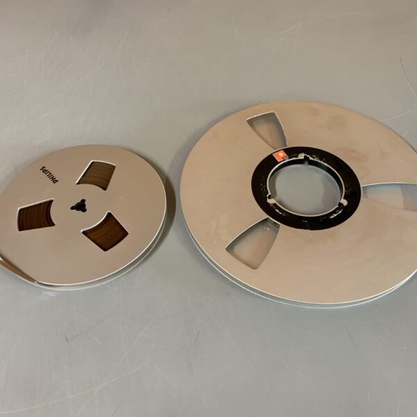 1 x 7" Philips metalspole med bånd – pæn stand og 1 x 10" metalspole - SOLGT!