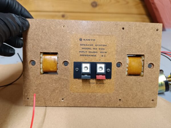 Original Sanyo SX 825 -  Cross Overs with control knobs & speaker terminals - Image 6