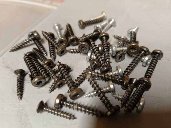 Complete set of original screws - From Dali 107 vintage speakers - Image 3