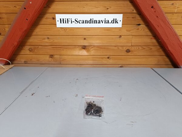 A complete set of original Pioneer screws – from Pioneer HPM-100