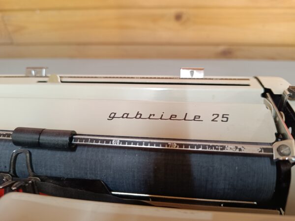 Adler gabriele 25 – Meget flot vintage/retro skrivemaskine - Image 4