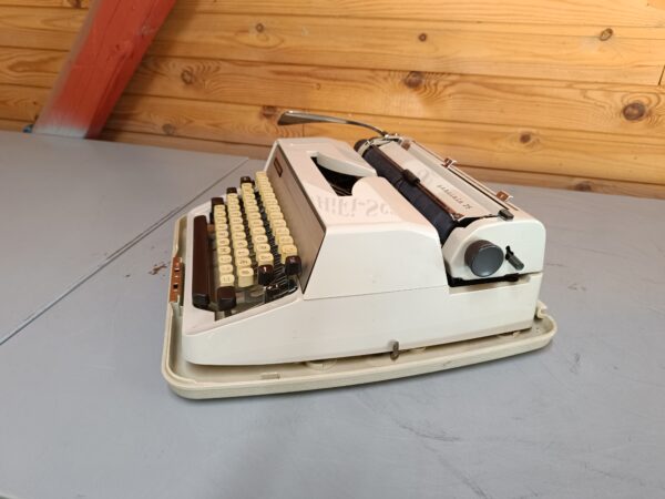 Adler gabriele 25 – Meget flot vintage/retro skrivemaskine - Image 5