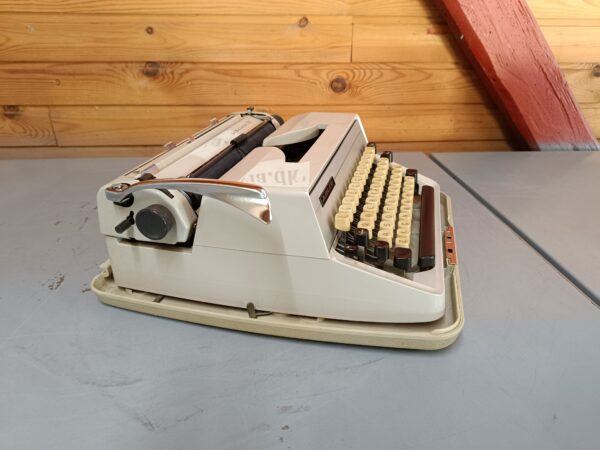 Adler gabriele 25 – Meget flot vintage/retro skrivemaskine - Image 6