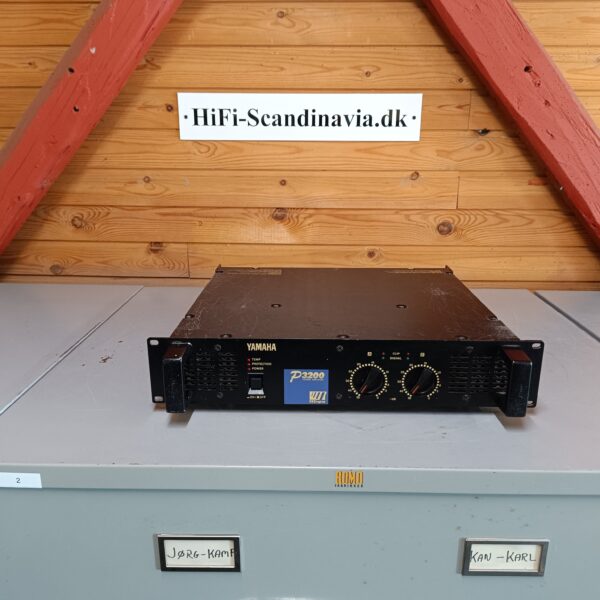 Yamaha P3200 Stereo Power Amplifier - 2 x 340 watt