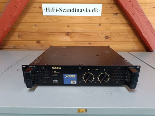 Yamaha P3200 Stereo Power Amplifier - 2 x 340 watt - Image 2