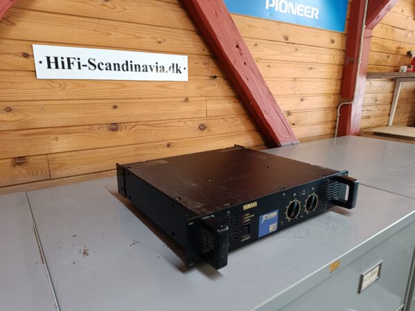 Yamaha P3200 Stereo Power Amplifier - 2 x 340 watt - Image 4