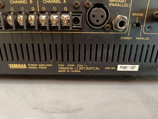 Yamaha P3200 Stereo Power Amplifier - 2 x 340 watt - Image 9