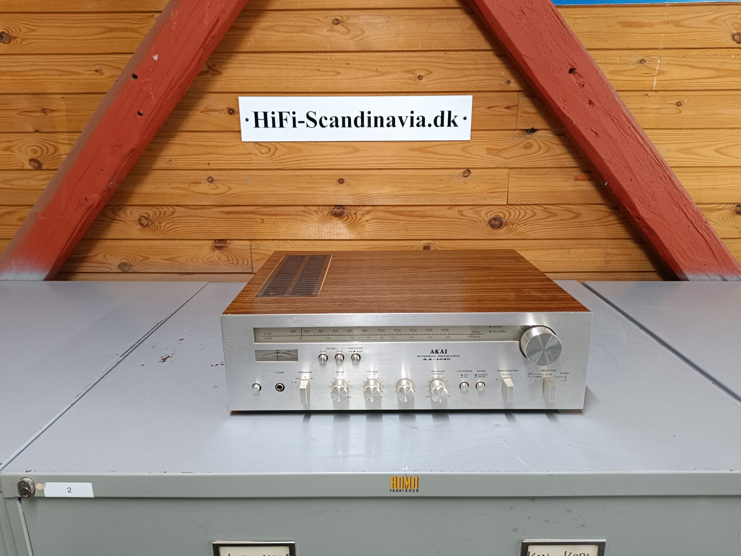 Akai AA-1020  - Meget flot vintage receiver - Til istandsættelse/reservedele  			