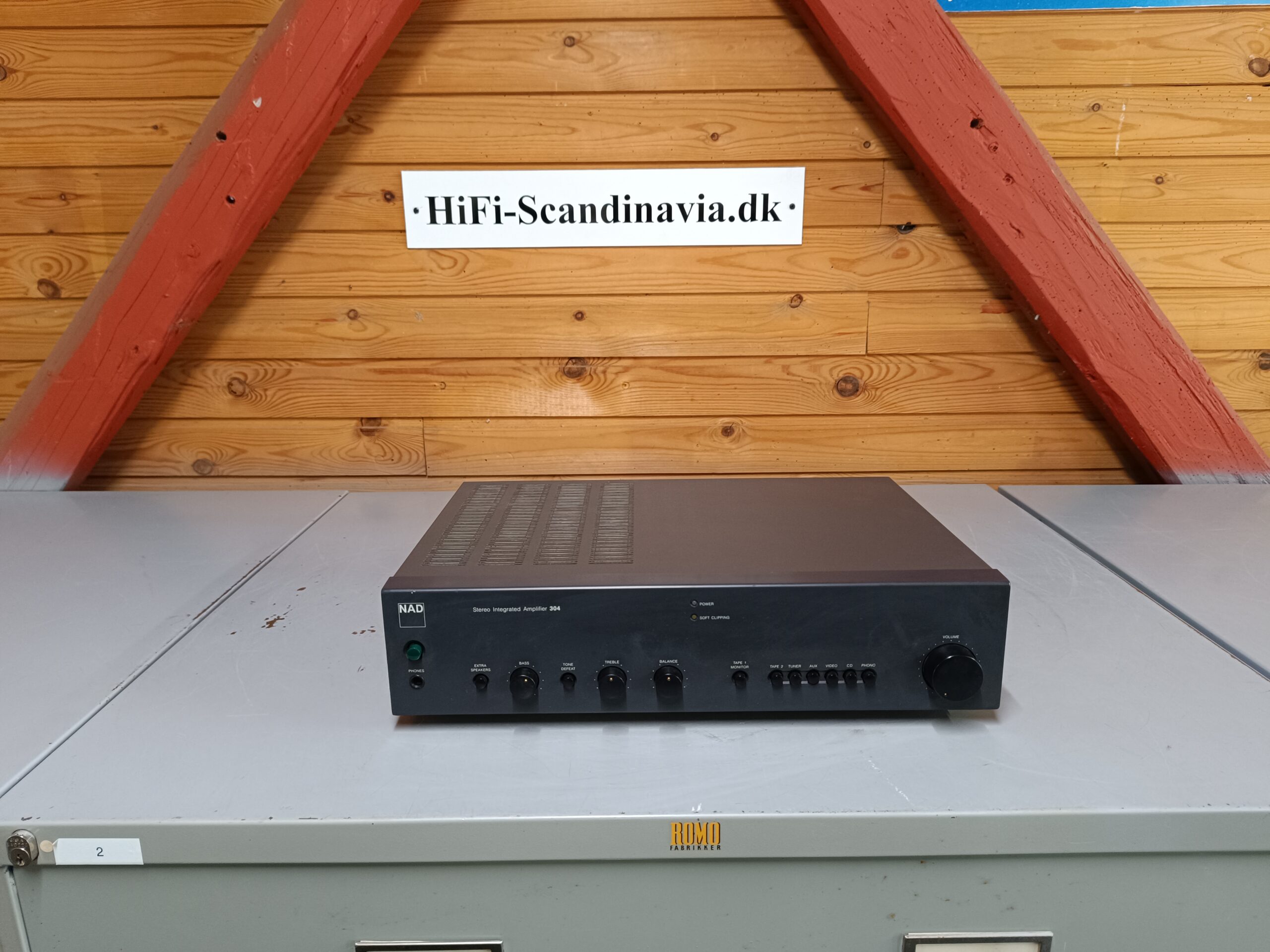 NAD Stereo Integrated Amplifier 304 - Super forstærker og yderst velholdt  			