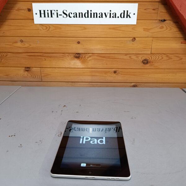 iPad One - First generation - A1219 - 32 GB Wifi inkl. cover i læder